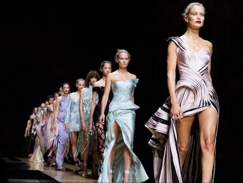 versace-aterlier-fw16-hero_2250x1000-desktop