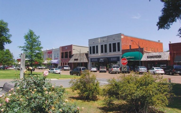 Cleveland, Mississippi Schools Ordered to Desegregate