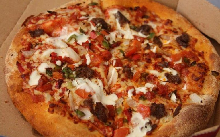 Man Strips and Threatens to Shoot Up Domino’s after Receiving Wrong Order Man Strips and Threatens to Shoot Up Domino’s after Receiving Wrong Order