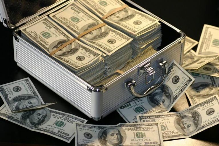 5 Types of Lawyers Who Swindle Clients 5 Types of Lawyers Who Swindle Clients