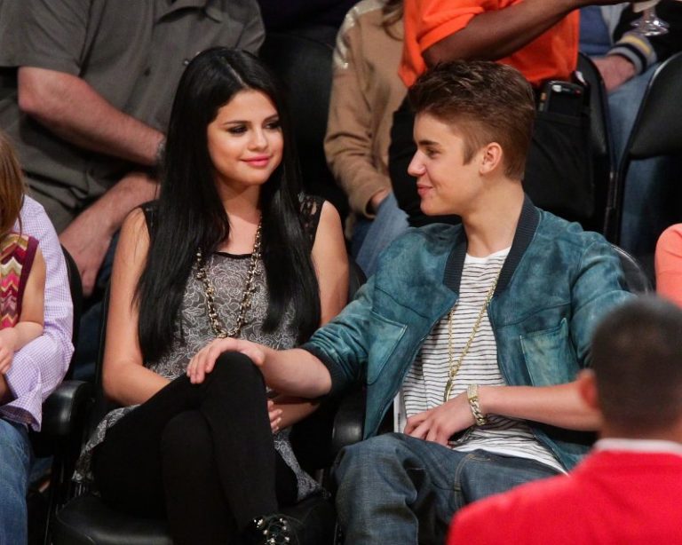 Hackers Post Nude Justin Bieber Photos on Selena Gomez's Instagram Hackers Post Nude Justin Bieber Photos on Selena Gomez's Instagram
