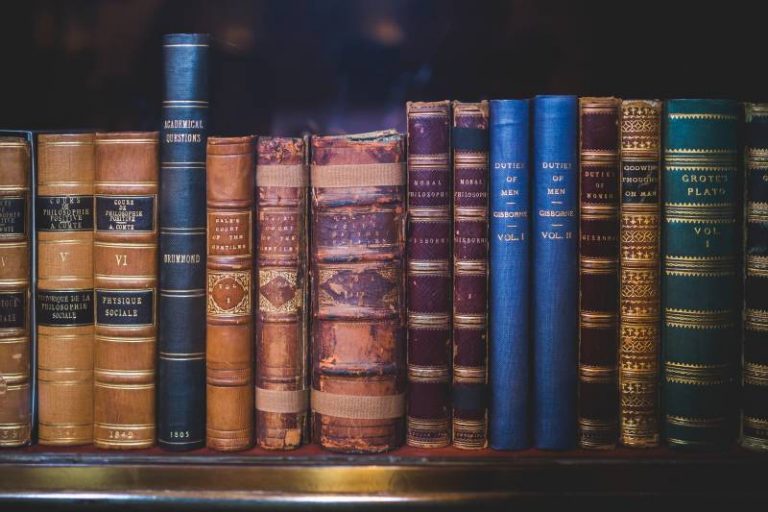 15 Problems Only Book Lovers Understand