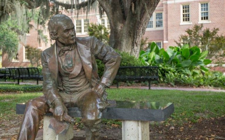Eppes statue