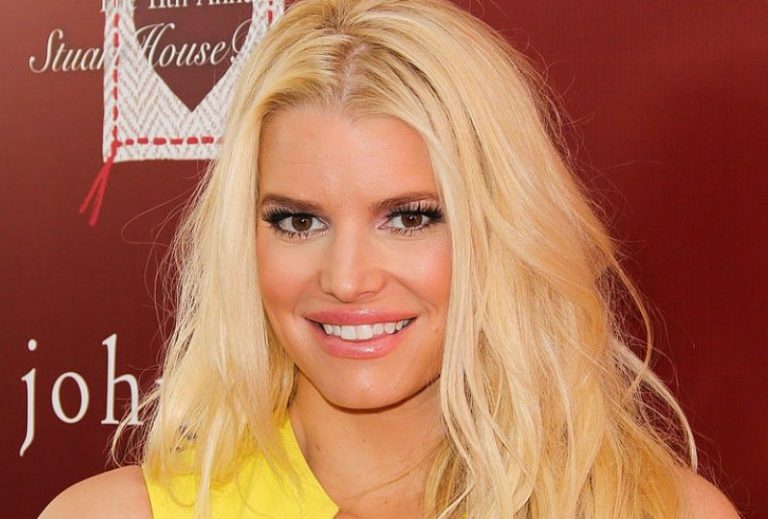 Jessica Simpson Suing Alleged “Conmen” Over $12 Million Jessica Simpson Suing Alleged “Conmen” Over $12 Million