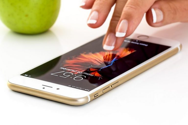 Supreme Court Rules Police Needs Warrants to Track People Through Their Cell Phone