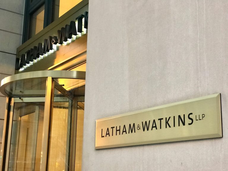 Latham & Watkins Advises Six Flags in $800 Million Senior Notes Offering: A Closer Look at the Firm’s Expertise in Capital Markets and Beyond