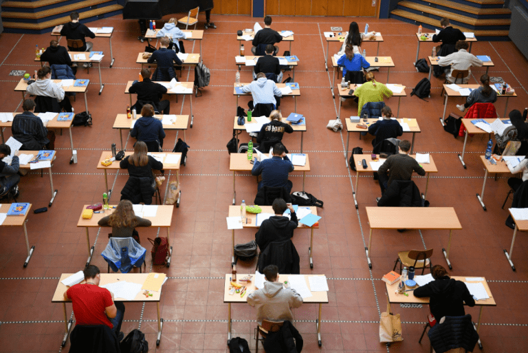 Law Deans Advocate Compromise as LSAT Faces Elimination