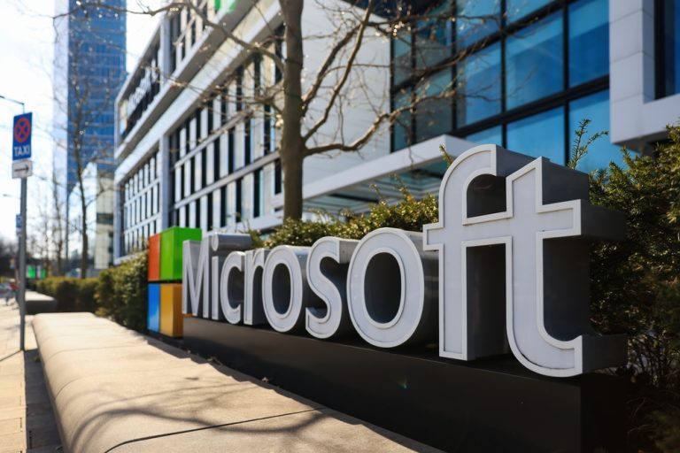 Lawyer Files $1.7M Lawsuit Against Microsoft Alleging Inadequate Customer Support for Email Issue Lawyer Files $1.7M Lawsuit Against Microsoft Alleging Inadequate Customer Support for Email Issue