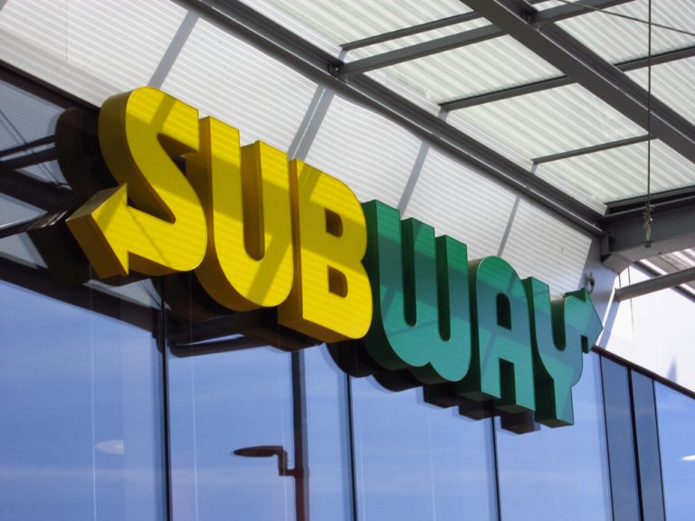 Subway Case Judge Scolds ‘Fake Tuna’ Lawyer, Causing Embarrassment in Courtroom
