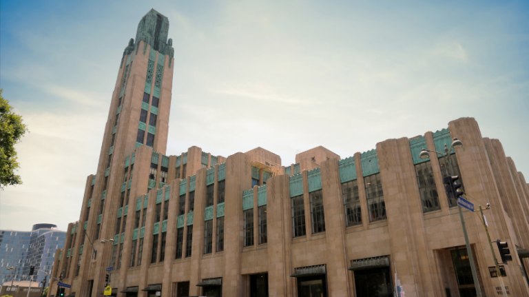 Southwestern Law School Pioneers the Nation’s First Accredited Online Full-Time J.D. Program Southwestern Law School Pioneers the Nation’s First Accredited Online Full-Time J.D. Program
