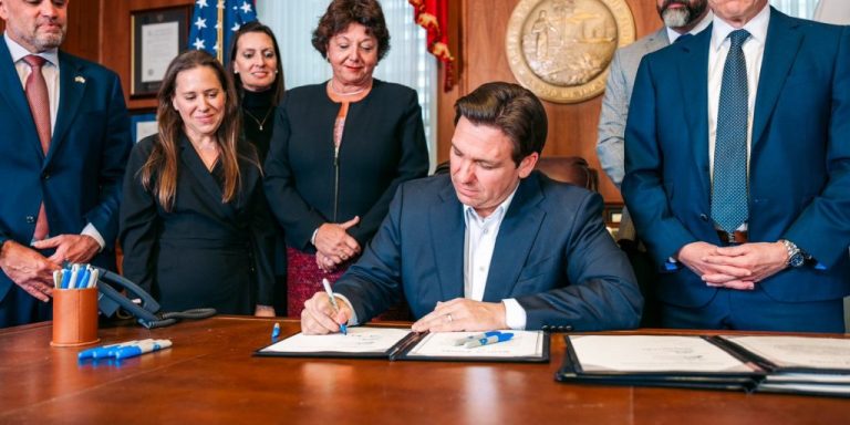 Florida Governor Signs Bill Regulating Children's Social Media Use